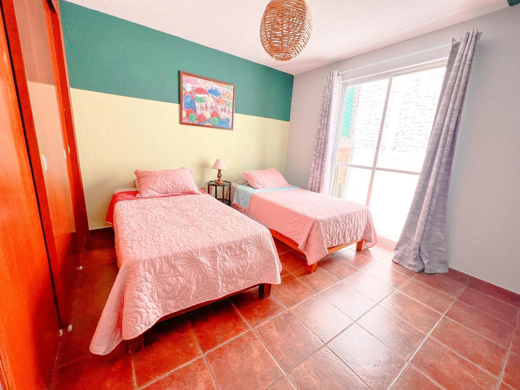 Colorful Family Condo With Terrace And Free Parking Guanajuato Eksteriør billede